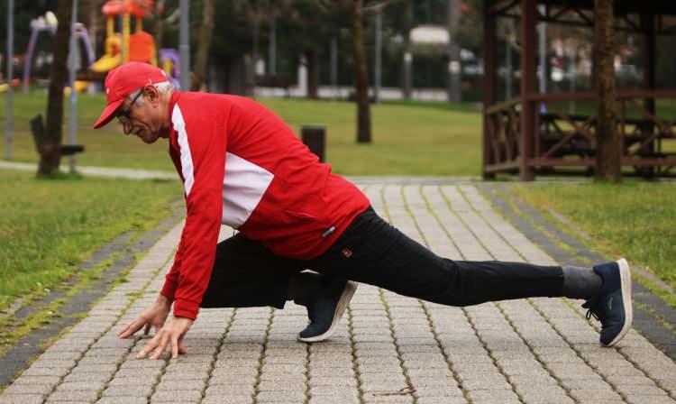 <p>8 bin kişinin katılacağı maratonda Türkiye’yi en iyi şekilde temsil etmek için antrenmanlarına ağırlık veren özel davet aldığı Japonya’ya gidebilmek için inşaatlarda çalışmaya başladı. Emekli maaşı ile geçinen Karaağaç inşaat işlerinden elde ettiği parayla da Tokyo’daki maratona katılıp derece ile dönmenin hayalini kuruyor.</p>
