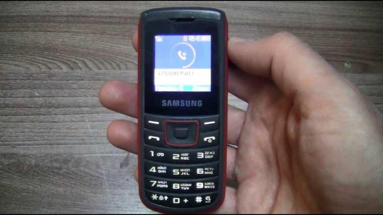 <p><strong>14)   SAMSUNG E1100  |   150 MİLYON</strong></p>
