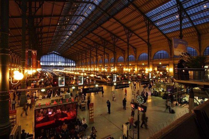 <p><span style="color:#0000CD"><strong>6. Gare du Nord</strong></span></p>

<p><strong>Paris Tren İstasyonu olarak da bilinen ancak gerçek ismi Gare du Nord olan bu istasyon, Fransa’nın kalbi desek yeridir... Yıllık yolcu kapasitesi ile şaşırtan Gare du Nord’un kapısından yaklaşık olarak yılda 200 milyon insanın geçtiği düşünülmektedir.</strong></p>
