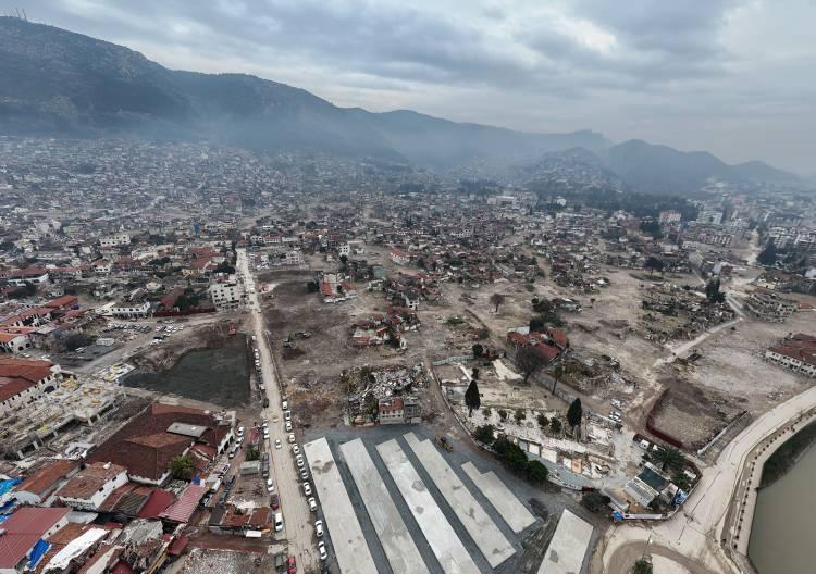<p>Savaş 2019'daki yerel seçimlerde vatandaşlara kentsel dönüşüm projelerinin faydalarını anlatmak yerine, proje karşıtı mitingler düzenlemişti. Savaş, depremin vurduğu Emek Mahallesi'nde miting düzenlemiş ve halkı kentsel dönüşüme karşı çıkmaya yönlendirmişti.</p>
