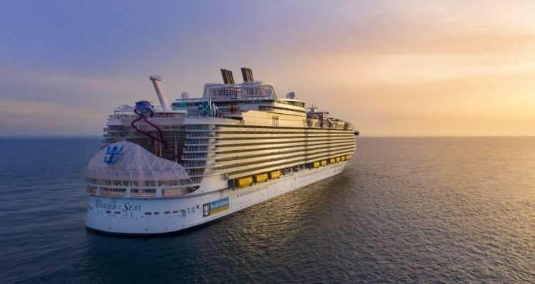 <p>Dünyanın en büyük yolcu gemisi Royal Caribbean'a ait “Icon of the Seas” adlı yolcu gemisi 7 günlük seyahatine başladı.</p>
