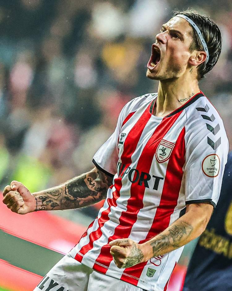 <p>Mickael Tırpan - KSK Lierse<br />
<br />
Önceki takımı: Samsunspor</p>