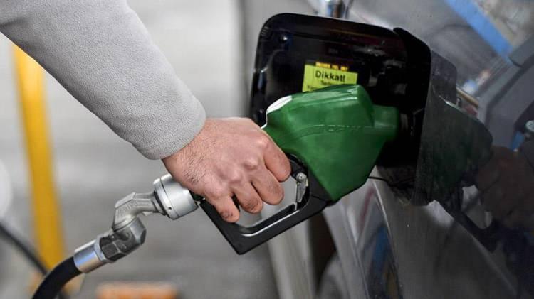 <p>İstanbul'da motorin litre fiyatı 41,69 liradan satılıyor.</p>

<p>Benzinin litresi ise ortalama 39,33 satılıyor.</p>
