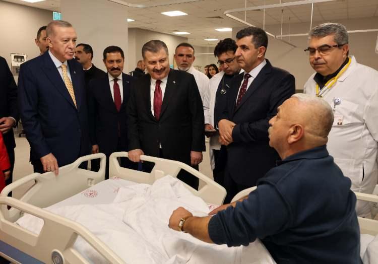 <p>Bakan Koca, her iki hastanenin Hatay'a hayırlı olmasını diledi.</p>
