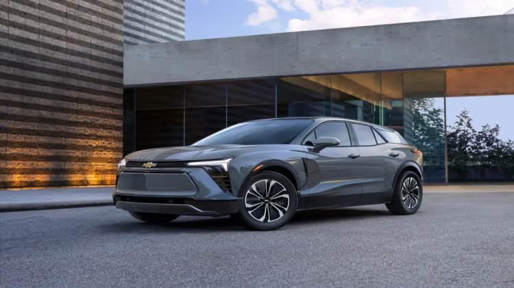 <p>Chevrolet, Amerika merkezli olan bir otomobil markasına verilen isimdir. İsmini ise şirketin kurucusu olan kişinin soyadından almış bulunmaktadır.</p>
<p>Chevrolet araçları Amerika içerisinde üretilen bir markadır. Chevrolet markası, 1918 tarihinde yaklaşık olarak yarısını Genaral Motor adı verilen şirkete satmıştır. 2015 yılında ise Doğu Avrupa üzerinden çekilmiştir. Bununla birlikte bu marka belirli olan ülkelerde hizmet vermeye devam etmektedir.</p>