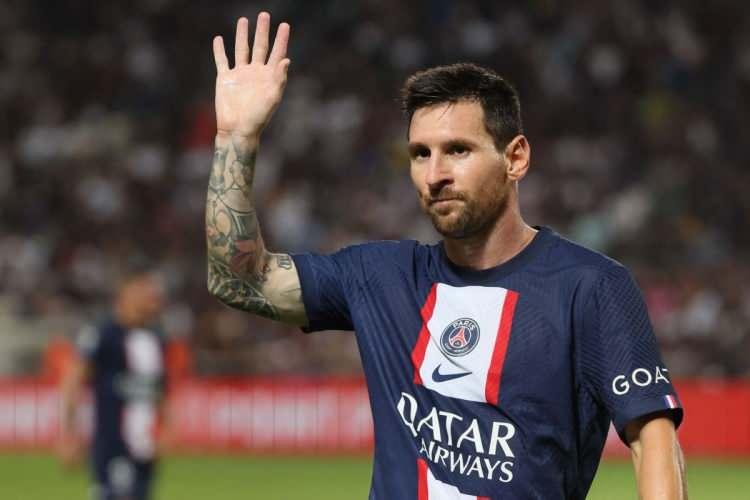 <p>Bu imzalanan anlaşma ile Barcelona ekibine dahil olarak bir futbol efsanesi olmasında ki kariyerine başladı.</p>
<p> </p>