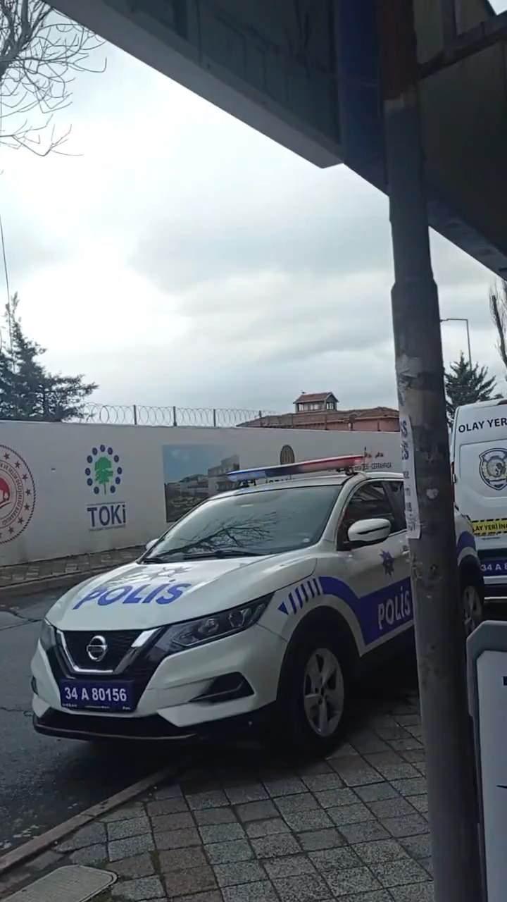 <p>Erkan B. sorgulanmak üzere Gayrettepe’de bulunan İstanbul Asayiş Şube Müdürlüğü'ne götürülürken, Ramazan Pişkin cinayetine dair yeni detaylar ortaya çıktı.</p>
