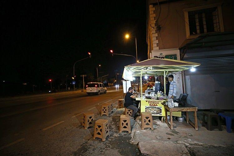 <p>Adana’nın yöresel yemeklerinden şırdanı bundan 5 yıl önce kimse bilmezken ve günde ortalama 3 bin 500’ü çöpe dökülürken, bugün şırdanın ünü Adana dışına çıktı.</p>