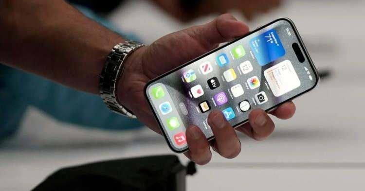 <p><strong>AYRICA GÖZ ATIN:</strong></p>
<p> </p>
<p><span style="color:#B22222"><strong>KENDİSİNE IPHONE 15 PRO MAX ALINMAYAN 11 YAŞINDAKI KIZ: HAYATIMI MAHVETTİN!</strong></span></p>