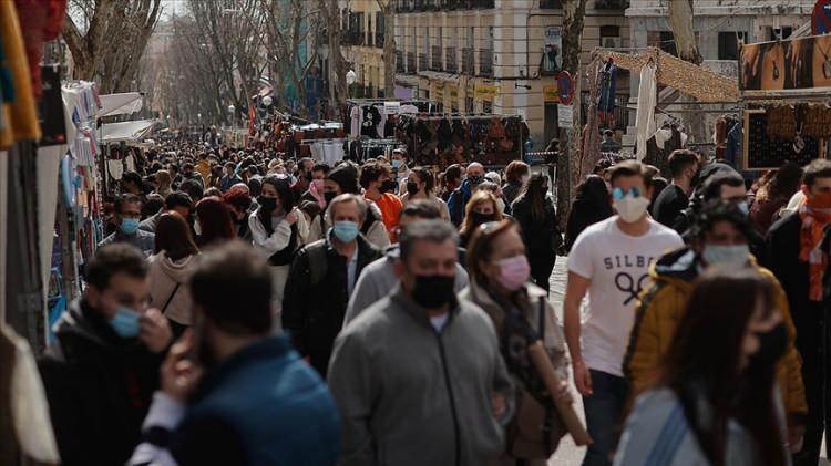 <p>Konya Karatay nüfusu 370.927</p>
<p>Konya Meram nüfusu 348.325</p>