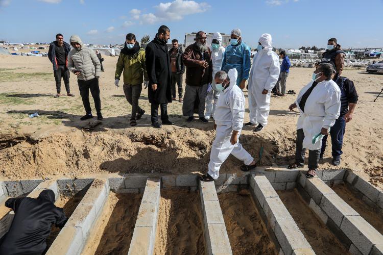 <p>Gazze'deki hükümet, daha önce yaptığı açıklamada İsrail'i, Filistinlilere ait naaşları kaçırmak ve hayati organlarını çalmakla suçlayarak, konuyla ilgili bağımsız uluslararası soruşturma komitesi kurulması talebinde bulunmuştu.</p>
