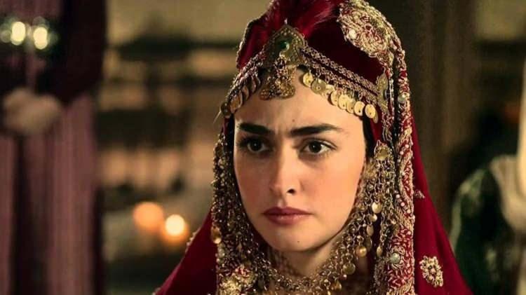 <p><strong>Güzelliği ile de sosyal medyada sık sık gündem olan Esra Bilgiç, son olarak  Atatürk filminde rol aldı.</strong></p>

<p> </p>
