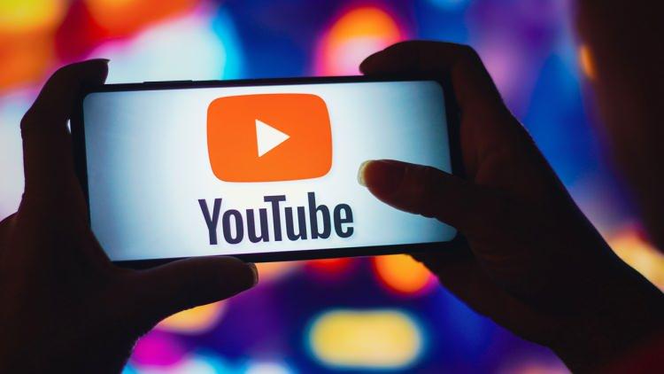 <p>Bu video, Youtube tarihinde bir ilke imza atmış oldu...</p>