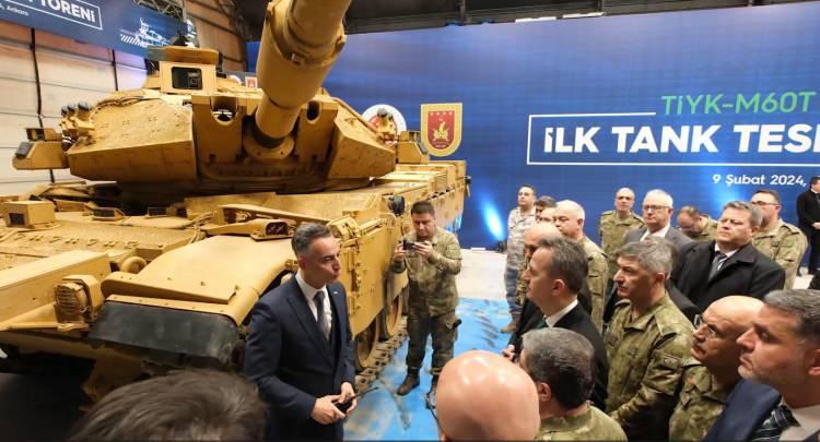 <p>Görgün, "Geçmiş dönemde yabancı firmalar eliyle yürütülen iyileştirmeler ile konfigürasyonları güncellenen M60 tanklarının, bakım ve idamesinde yaşanılan güçlükler ve ürün, hizmet sağlayan ülkelerin karşımıza çıkardığı sorunlar bizi araştıran, geliştiren üreten ve özgün olarak çözüm hazırlayan ülke olmaya itmiştir. Sayın Cumhurbaşkanımızın tensipleriyle gerçekleşen icra komitemiz, envanterde bulunan tanklarımızın, iyileştirilmesine yönelik 'Tanklara İlave Yetenek Kazandırılması Projesi’ni başlatmış, bu proje kapsamında, atış kontrol sistemi başta olmak üzere tankın temel unsurlarının yerli tasarım ürünlerle şekillendirilmesi cihetine gidilmiştir. Neticesinde pek çok sahada olduğu gibi, kötü komşu ülkemiz savunma sanayiini ev sahibi yapmıştır" dedi.</p>

