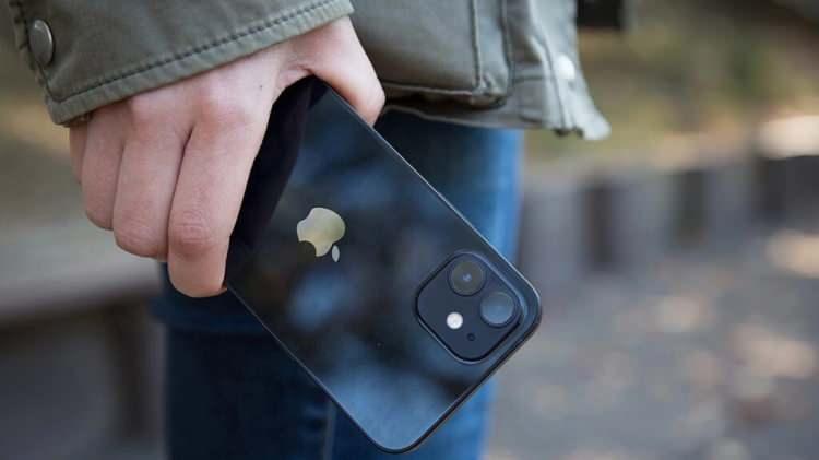 <p>Akıllı telefon pazarı her yıl yeni modeller, yeni teknolojiler ve yeni rekabetlerle karşımıza çıkıyor.</p>