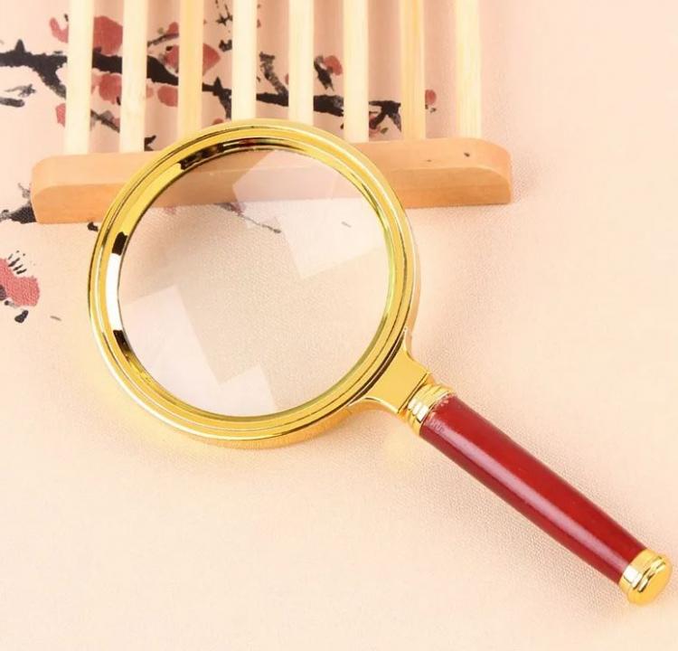 <p><span style="color:#000000"><strong>Kalabalık bir ailenin kriket oynadığı karede bir y&uuml;z Guijarro'ya &ccedil;ok tanıdık geliyordu. Bu adamı nereden tanıdığını uzun uzun d&uuml;ş&uuml;nen Guijarro'nun kafasında birden bir ışık yandı.</strong></span></p>
