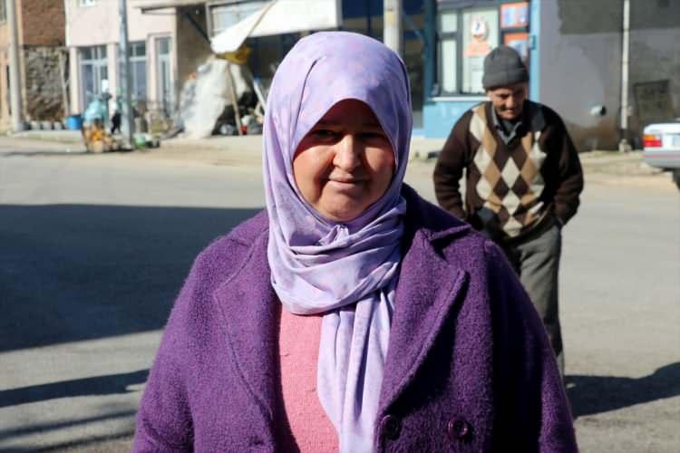 <p>Köy sakinlerinden Fatma Topçuoğlu köylerinin tarıma elverişli olduğunu, topraklarında her çeşit meyvenin yetiştiğini anlattı.</p>
