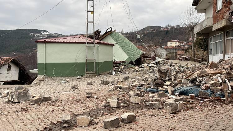 <p>Tokat'ın Niksar ilçesinde 1942 yılında meydana gelen 7.1 büyüklükteki depremde 3 bin kişi ölmüştü. </p>
