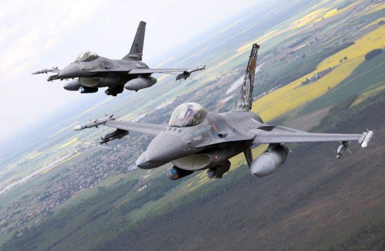 <p>Conroy, F-16 uçaklarının modernizasyonu için IVEWS’yi tercih eden 2 ülkeden birinin Türkiye olduğunu belirtirken diğer ülkeyi açıklamadı. Bu çerçevede Northrop Grumman, en yeni elektronik harp paketinin tedariki konusunda birkaç ülke ile görüşme halinde olduğunu belirtti.</p>
