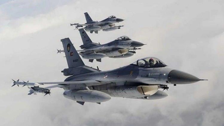 <p>Conroy, F-16 uçaklarının modernizasyonu için IVEWS’yi tercih eden 2 ülkeden birinin Türkiye olduğunu belirtirken diğer ülkeyi açıklamadı. Bu çerçevede Northrop Grumman, en yeni elektronik harp paketinin tedariki konusunda birkaç ülke ile görüşme halinde olduğunu belirtti.</p>
