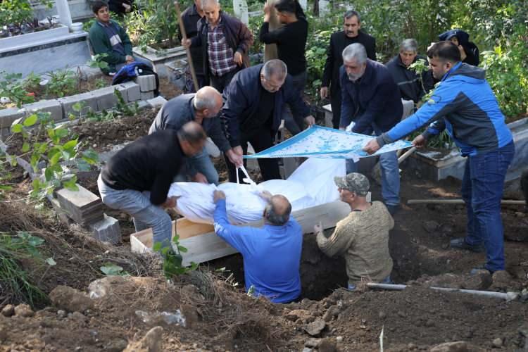 <p>Orada da cinayeti işlemiş. Jandarma ekipleri sıkı bir takip sonucu zanlıyı yakaladılar. Onun cezasını Allah verecek öyle umuyorum” dedi.</p>
