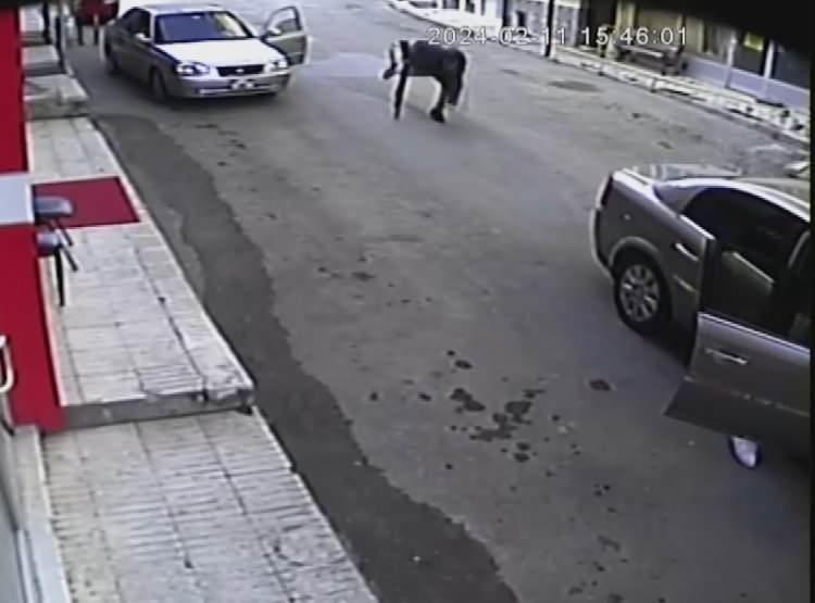 <p>Saldırı anı ise güvenlik kamera kayıtlarına yansıdı. </p>