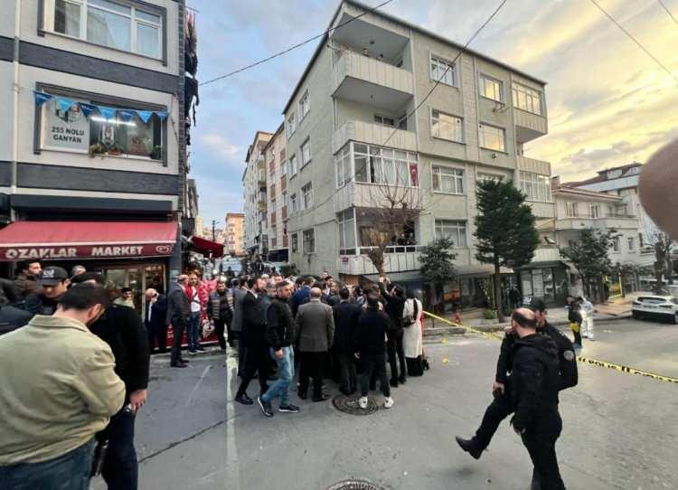 <p>Bakan Yerlikaya, AK Parti Küçükçekmece Belediye Başkan adayı Yeniay'ın seçim çalışması sırasında düzenlenen 1 kişinin yaralandığı saldırıyla ilgili tahkikat başlatıldığını bildirdi.</p>
