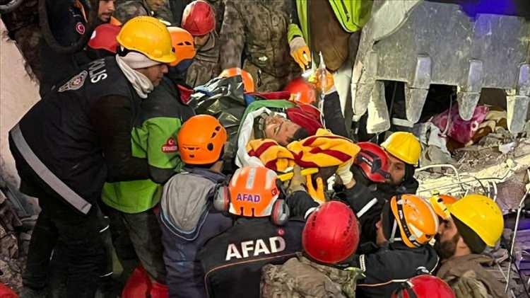 <p><span style="color:#FF0000"><strong>Binlerce vatandaşın yardıma koştuğu afet b&ouml;lgelerinde mucize kurtuluşlar da yaşandı</strong></span></p>
