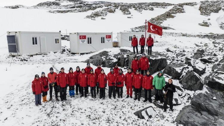 <p>8. Ulusal Antarktika Bilim Seferi'ne 27 Ocak'ta İstanbul’dan başlayan ekip, Türkiye’nin geçici bilim kampının bulunduğu Horseshoe Adası’na ulaştı.</p>

<p> </p>
