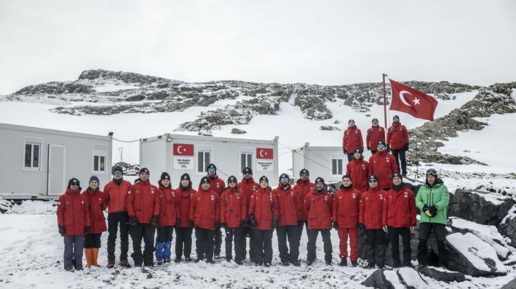 <p>"Uzaydaki çalışmaların ön çalışmaları Antarktika’da yapılıyor"</p>
<p> </p>