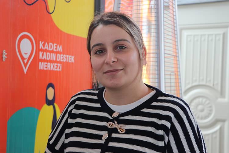 <p>Oturdukları evi 2022 yılında büyük emeklerle biriktirdikleri parayla aldıklarını dile getiren Bader Ayper, deprem günü kıyameti yaşadıklarını düşündüğünü söyledi. Ardından evlerinin 6 Şubat'ta yıkıldığını bildirdi.</p>
