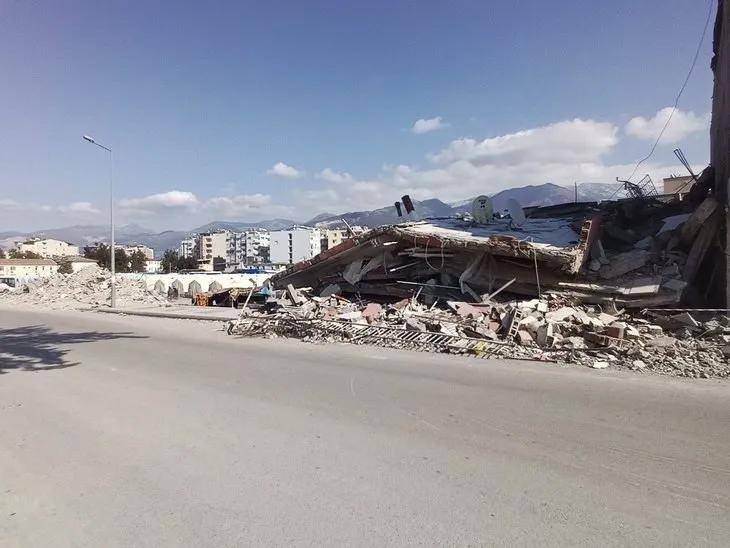<p>MODERNEVLER MAHALLESİ<br />
3 bina yıkıldı 28 kişi enkaz altında can verdi..</p>