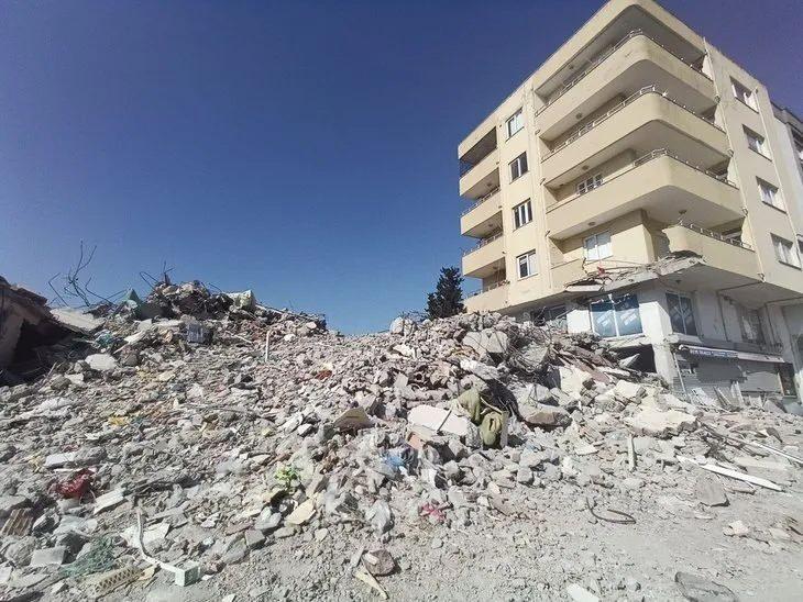 <p>NUMUNE MAHALLESİ<br />
En fazla yıkımın olduğu bölgelerden biri 10 binanın yerle bir olduğu bölgede, yaklaşık 700 kişi can verdi..</p>