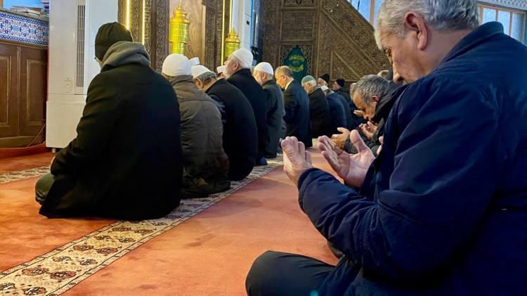 <p>Kırşehir</p>
<p> </p>
<p> </p>
<p> </p>
<p>Kırşehir Hoca Ahmet Yesevi Camii`ndeki sabah namazı buluşmasına çok sayıda vatandaş katıldı. Namazın ardından dua edildi.</p>