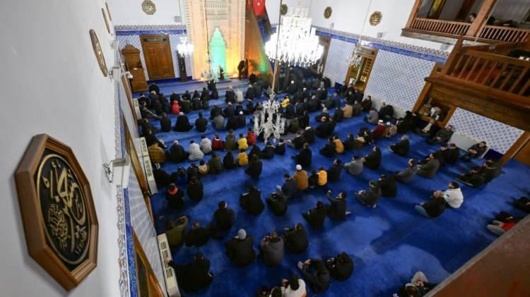 <p>Ankara</p>

<p> </p>

<p> </p>

<p> </p>

<p>Ankara`da Hacı Bayram Veli Camii`nde 6 Şubat`taki Kahramanmaraş merkezli depremlerde yaşamını yitirenler için sabah namazında Yasin-i Şerif okundu, dua edildi.</p>
