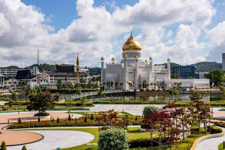 <p><span style="color:#B22222"><strong>14) BRUNEİ (ASYADA BİR ÜLKE) </strong></span><strong>| 72.610 DOLAR</strong></p>