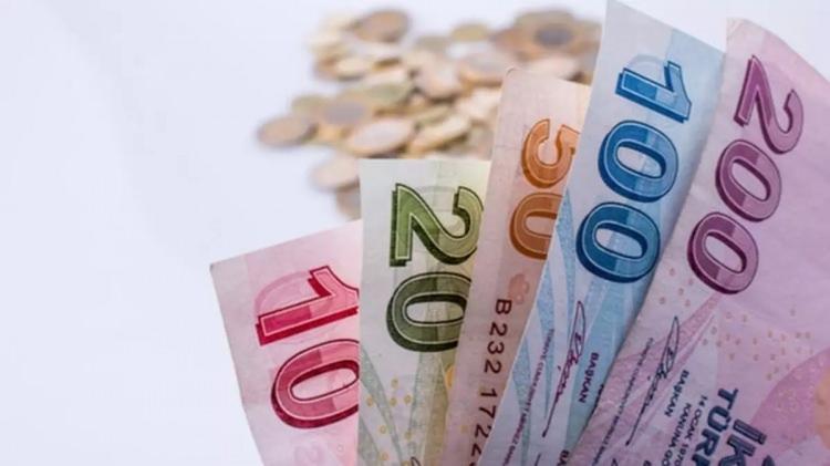 <p>TÜİK'in Haziran ayı enflasyon rakamlarını açıklaması sonrası 6 aylık veri kesinleşecek. Bu rakam doğrudan SSK, Bağ-Kur emekli zammı olacak. Memur ve memur emeklisi ise 6 aylık enflasyon farkı ve toplu sözleşme zammı hesabına göre zam alacak.</p>