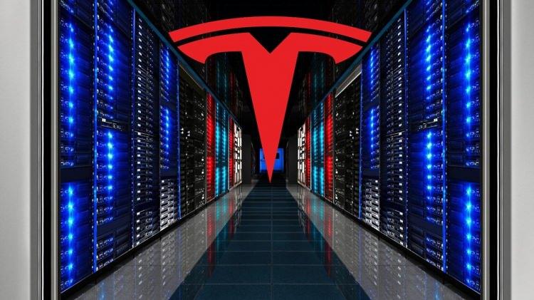 <p>Bu konuda en önemli çalışmaları ise Elon Musk’ın Tesla’sı yapıyor.</p>

<p> </p>

<p><strong>Dojo isimli bir süper bilgisayar için geliştirmelere devam eden şirket, araçlarının tam otonom sürüş yazılım paketindeki tüm verileri topluyor ve analiz ediyor</strong>.</p>

<p> </p>

<p>Gelecekte bu bilgisayar sayesinde tamamen otonom sürüşün en kusursuz şekilde kullanıcılara sunulması hedefleniyor. </p>
