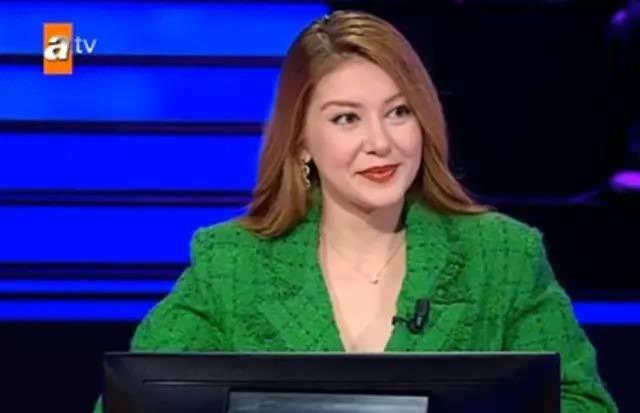<p>O sırada şaşkınlığını gizleyemeyen Kenan İmirzalıoğlu da "Sena?" diyerek soruyu tekrarladı ve "Avusturalya'ya gittin bir anda" dedi.</p>
<p> </p>