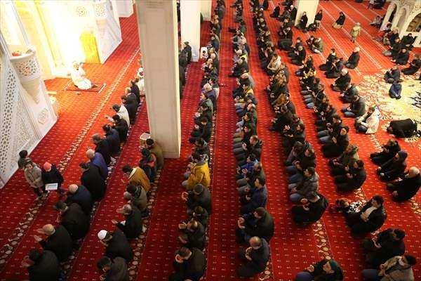 <p>Programda depremde hayatını kaybedenler i&ccedil;in dua edildi.</p>
