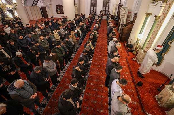 <p><strong>İZMİR</strong></p>

<p>İzmir&rsquo;de kent genelindeki camilerde, Mira&ccedil; Kandili dolayısıyla programlar d&uuml;zenlendi.&nbsp;</p>
