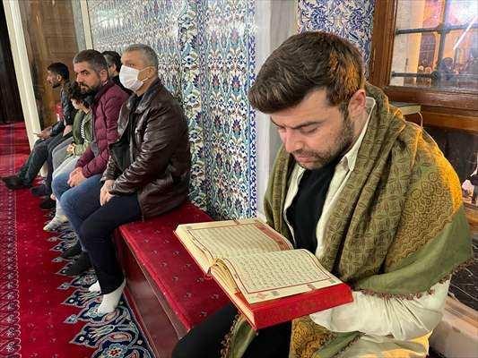 <p><strong>ŞANLIURFA</strong></p>

<p>Şanlıurfa&rsquo;da Balıklıg&ouml;l Yerleşkesindeki Dergah Camisi'nde Şanlıurfa M&uuml;ft&uuml;l&uuml;ğ&uuml;nce Mira&ccedil; Kandili programı d&uuml;zenlendi.</p>

<p>&nbsp;</p>
