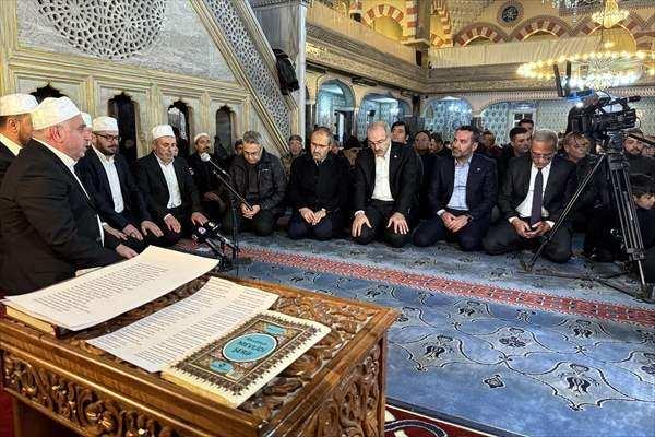 <p>Programda, Kur'an-ı Kerim ve ilahiler okundu, dualar edildi.</p>
