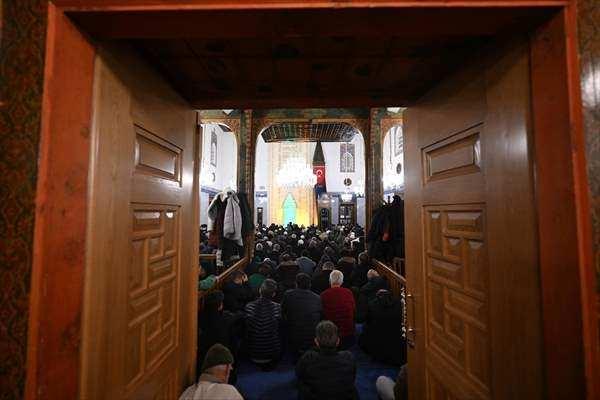 <p><strong>ANKARA</strong></p>

<p>Ankara'da Hacı Bayram Veli Camisi'nde Mira&ccedil; Kandili dolayısıyla program d&uuml;zenlendi.</p>

<p>&nbsp;</p>
