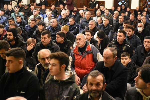 <p>Battalgazi il&ccedil;esinde Kernek Karag&ouml;zl&uuml;ler Camine gelenlere camiye gelenlere kek ve lokum ikram edildi.</p>
