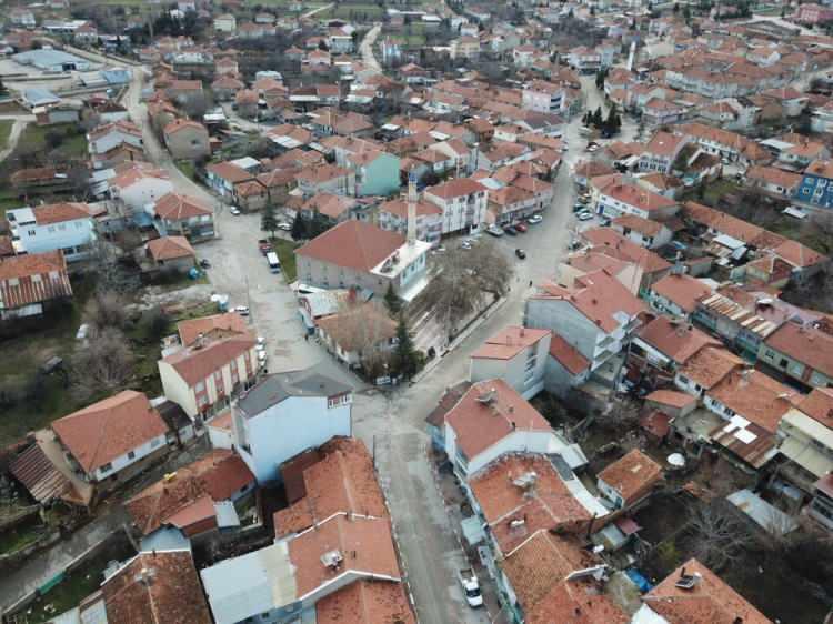 <p>Afyonkarahisar'ın Kızılören ilçesi 2 bin 107 kişiyle en düşük nüfuslu ikinci ilçe oldu.</p>
<p> </p>
<p> </p>