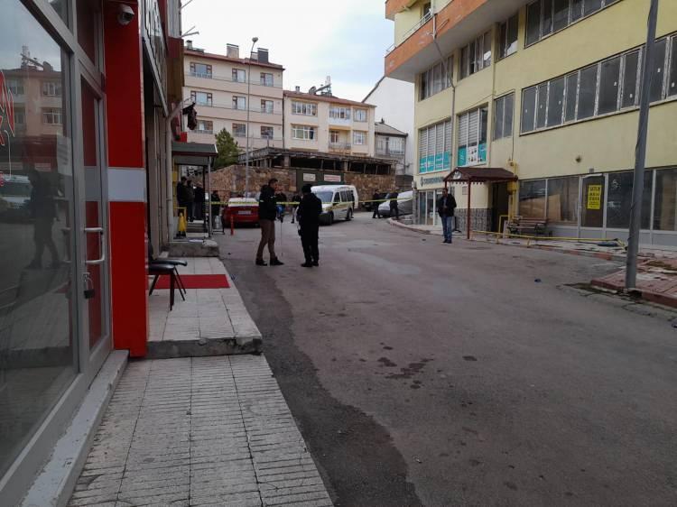 <p>Ambulansla Seydişehir Devlet Hastanesi'ne kaldırılan yaralı Harun K., ilk müdahalesinin ardından Konya'daki başka hastaneye sevk edildi.</p>

<p> </p>

