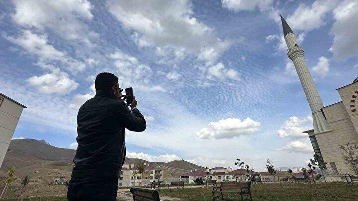 <p>&Ccedil;ok saydam bir yapıya sahiptir ve bu nedenle zaman zaman g&ouml;r&uuml;lmesi zorlaşabilir. Saydamlıkları y&uuml;ksek olduğu i&ccedil;in herhangi bir g&ouml;lgelemeye neden olmazlar.</p>
