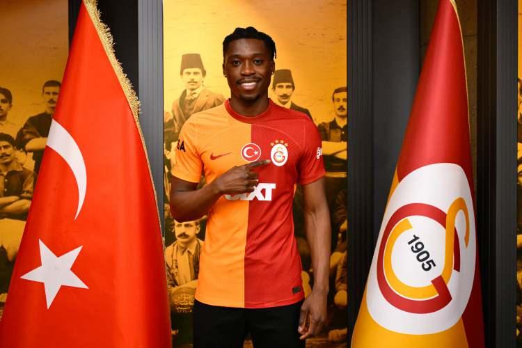 <p>DERRİCK KÖHN --> GALATASARAY</p>

<p>Galatasaray, Hannover 96'dan savunma oyuncusu Derrick Köhn'ü 3 milyon 350 bin avro karşılığında kadrosuna kattığını duyurdu.</p>

