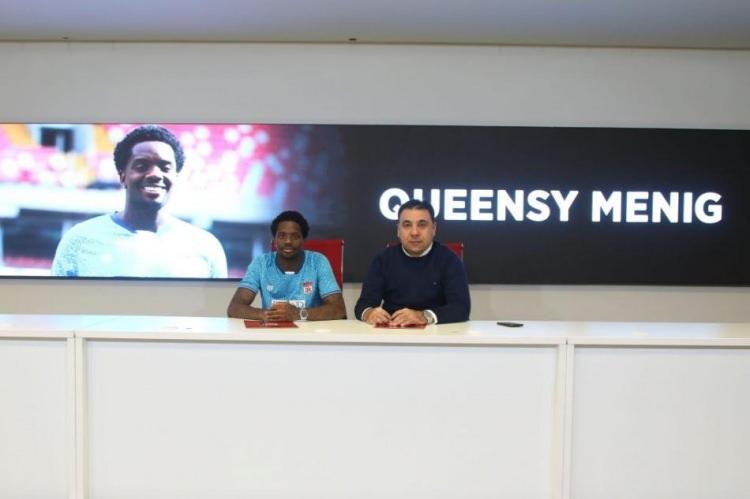 <p>QUEENSY MENIG<br />
Eski Takımı: Partizan<br />
Yeni Takımı: Sivasspor<br />
Mevkisi: Sol Açık<br />
Bonservisi: 300 bin euro</p>

